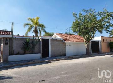 Casa · 270m² · 3 Recámaras · 5 Estacionamientos · Casa en Venta en Praderas de La Hacienda, Casa de Una Planta Muy Amplia, Se Va Amueblada $3.8