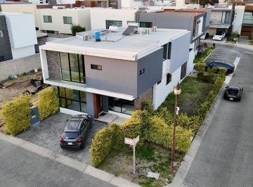 Casa · 247m² · 4 Recámaras · 3 Estacionamientos · Casa en Casa Fuerte