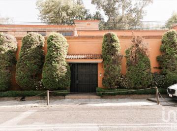 Casa · 686m² · 4 Recámaras · 3 Estacionamientos · Casa en Venta en Jardines del Pedregal, Alvaro Obregon, Cdmx