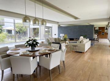 Casa · 1842m² · 4 Recámaras · 15 Estacionamientos · Casa en Jardines del Pedregal