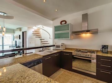 Departamento , Solidaridad · Penthouse de 2 Recámaras con Rooftop Privado y Jacuzzi en El Corazón de Playa del Carmen