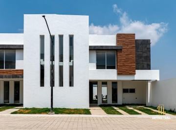 Casa · 176m² · 3 Recámaras · 2 Estacionamientos · Casa en Venta en San Pedro Cholula