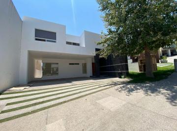 Casa de 4 habitaciones, San Luis Potosí · Casa en Renta en Privada Pedregal II