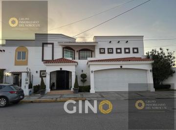 Casa · 166m² · 3 Recámaras · 2 Estacionamientos · Casa en Venta en Fraccionamiento El Toreo Mazatlán