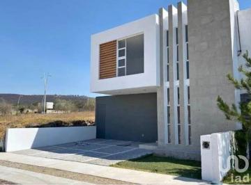 Casa · 181m² · 4 Recámaras · 3 Estacionamientos · Casa en Venta Calle Colibri 10, Residencial El Encino, Huimilpan, Queretaro, C. P.76973