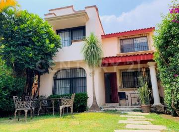 Casa · 155m² · 3 Recámaras · 2 Estacionamientos · Casa en Condominio con Alberca, Col. Bellavista, Cuernavaca