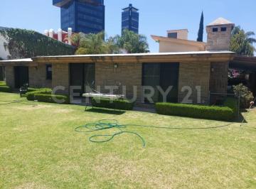 Casa · 550m² · 3 Recámaras · 5 Estacionamientos · Residencia en Venta en Puebla, Santa Cruz Buenavista.
