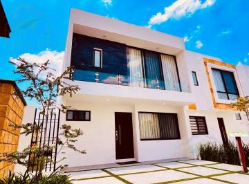 Casa · 139m² · 3 Recámaras · 2 Estacionamientos · Casa Sala Tv / Estudio en Pb Privada con Cine Vip Juriquilla