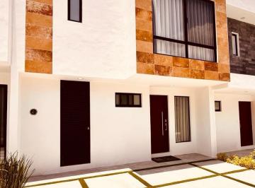 Casa · 128m² · 3 Recámaras · 2 Estacionamientos · Casa en Venta en Privada con Cine Vip, Juriquilla Querétaro