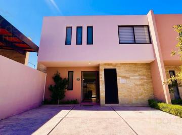 Casa · 151m² · 3 Recámaras · 3 Estacionamientos · Casa en Privada en Altos del Marqués, Querétaro