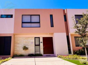 Casa · 133m² · 3 Recámaras · 3 Estacionamientos · Casa en Venta en Privada en Altos del Marqués, Queretaro
