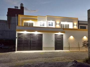 Casa · 390m² · 4 Recámaras · 4 Estacionamientos · Casa Nueva en Venta en Cacalomacan
