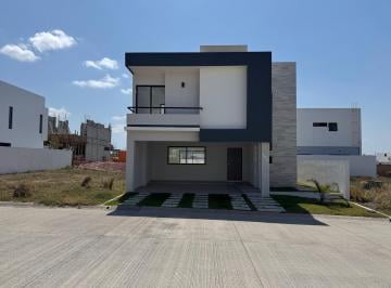 Casa · 195m² · 3 Recámaras · 2 Estacionamientos · Casa en Venta en Punta Tiburon