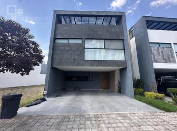 Casa · 330m² · 4 Recámaras · 2 Estacionamientos · Casa en Venta Parque Baja California Lomas de Angelòpolis