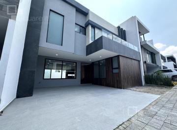 Casa · 340m² · 4 Recámaras · 2 Estacionamientos · Casa en Venta Parque Guanajuato Lomas de Angelópolis