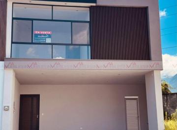 Casa · 232m² · 3 Recámaras · 2 Estacionamientos · Casa en Venta en Santiago