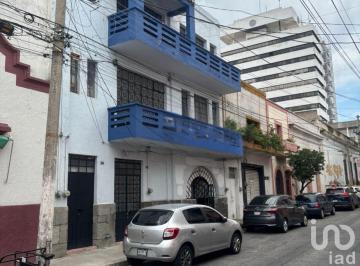 Edificio · 786m² · Edificio en Venta de Tres Niveles Cercano a Jardin Botanico Guadalajara Jalisco