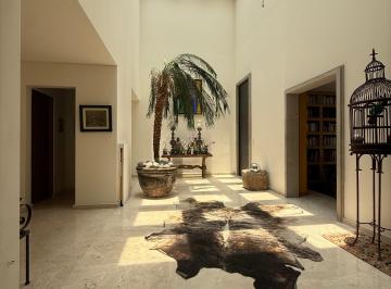 Casa en condominio de 4 habitaciones, Alvaro Obregón · Casa en Venta 700 m² en Jardines del Pedregal, Condominio con Máxima Seguridad, Jardin Privado
