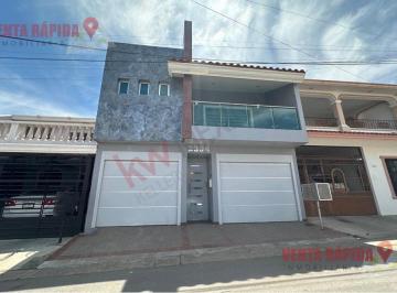 Casa · 216m² · 4 Recámaras · 2 Estacionamientos · Casa en Fraccionamiento Canaco