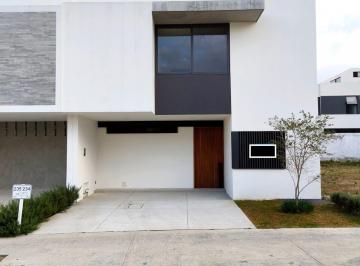 Casa · 207m² · 3 Recámaras · 2 Estacionamientos · Casa Lista Para Estrenar en Solares