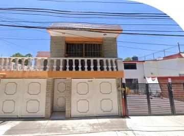 Casa de 4 habitaciones, Tlalnepantla de Baz · Casa en Remate Cerca de Plaza Sentura y Arboledas en Tlalnepantla Estado de Mex.