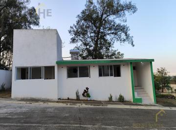 Casa · 88m² · 3 Recámaras · 1 Estacionamiento · Casa en Venta en El Lencero - Fraccionamiento "La Cañada", Emiliano Zapata.