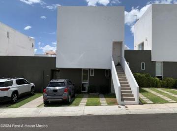 Dúplex de 3 habitaciones, El Marqués · Casa Dúplex en Privada con Terraza y 3 Recámaras en Venta Rah1117