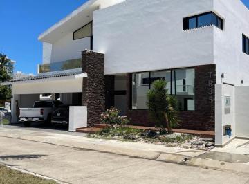Casa de 3 habitaciones, Mazatlán · Casa en Venta en Mazatlan, Sinaloa (Puerta Dorada)