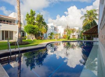 Casa en condominio · 240m² · 3 Recámaras · 2 Estacionamientos · PH - Playa del Carmen