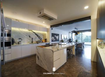 Casa de 4 habitaciones, Zapopan · Casa en Venta en Royal Country