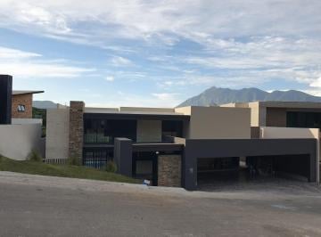 Casa · 832m² · 5 Recámaras · 4 Estacionamientos · Espectacular Residencia de Lujo en Sierra Alta, Monterrey: 832 m² de Construcción con Alberca Infinit