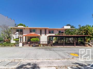 Casa · 689m² · 3 Recámaras · 3 Estacionamientos · Casa en Selvamar de 4 Recamaras