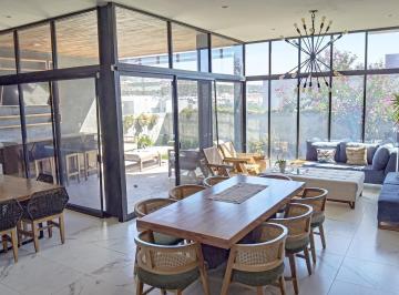 Casa · 357m² · 3 Recámaras · 2 Estacionamientos · Casa en Venta Altozano