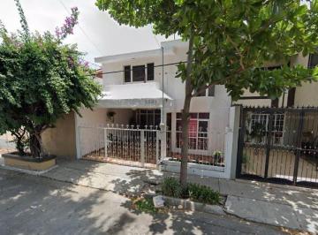 Casa de 3 habitaciones, Guadalajara · Casa en Venta en Jardines de La Paz ¡Excelente Oportunidad de Inversiòn Recuperaciòn Hipotecaria!