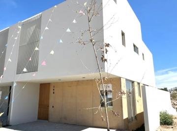 Casa · 232m² · 4 Recámaras · 3 Estacionamientos · Casa en Venta Bosques Vallarta