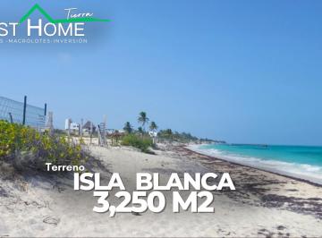 Terreno / Lote · 3250m² · Terreno en Venta en Isla Blanca en Cancún con Acceso a La Playa