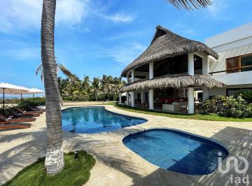 Casa · 800m² · 6 Recámaras · 2 Estacionamientos · Residencia de Lujo Frente Al Mar, Costa Oaxaquena