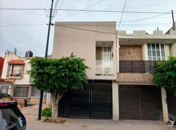 CASA EN VENTA EN COLINAS DEL CARMEN, LEON GTO.
ZONA SUR ENTRE BLV DELTA Y BLV. L · Casa en Venta en Colinas del Carmen, León Gto. Zona Sur, Cerca de Delta