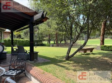 Casa · 550m² · 4 Recámaras · 4 Estacionamientos · Casa Al Campo de Golf