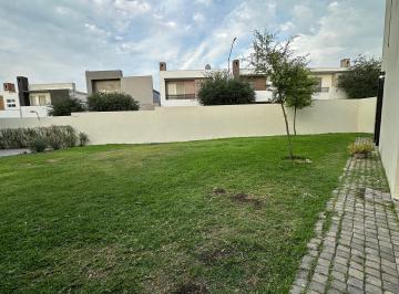 Casa de 3 habitaciones, Monterrey · Casa en Renta en Cumbres San Patricio Sector Ángela