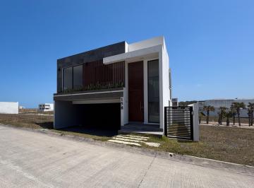 Casa · 105m² · 3 Recámaras · 2 Estacionamientos · Casa en Venta en Punta Tiburón Lagunas 8