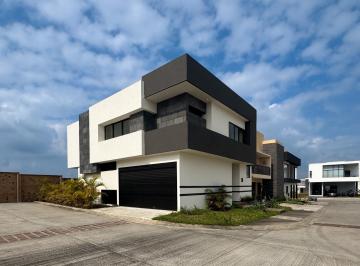 Casa · 256m² · 3 Recámaras · 2 Estacionamientos · Casa con Alberca en Venta en Punta Tiburón Lag 8