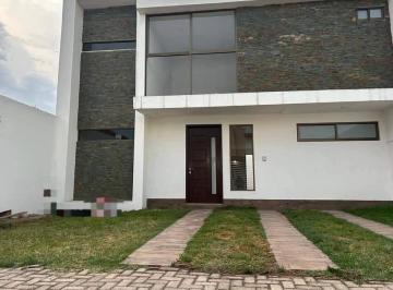 Casa · 218m² · 3 Recámaras · 2 Estacionamientos · Residencial San Francisco Huatengo, Tulancingo, Hidalgo