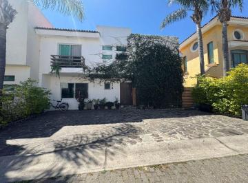 Casa en condominio · 250m² · 3 Recámaras · 4 Estacionamientos · Casa en Venta, Jardín Real, Zapopan. Coto 6.