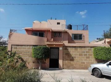Casa de 4 habitaciones, Guanajuato · Casa en Venta a un Lado de Plaza Alaia con Departamento Independiente