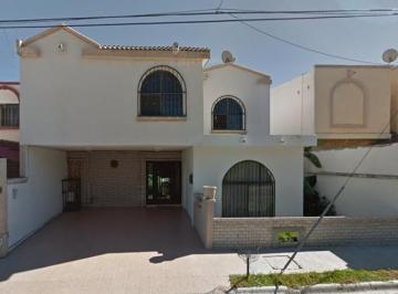 Casa de 3 habitaciones, Saltillo · Hermosa Casa en Remate en P. de Las Gardenias, Ntra Sra de Fátima Saltillo Coah.