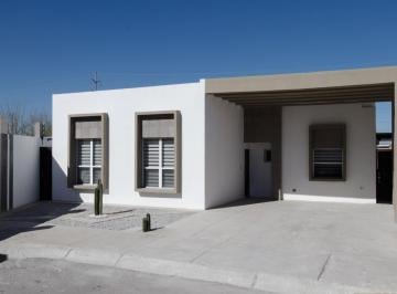 Casa · 331m² · 3 Recámaras · 3 Estacionamientos · Casa en Renta en Zona Campos Elíseos con Alberca y Paneles Solares de un Piso