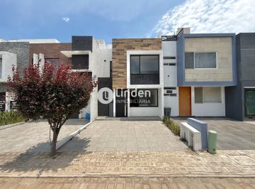 Casa · 143m² · 3 Recámaras · 2 Estacionamientos · Ae *casa en Venta en Fraccionamiento Las Cumbres, Carr. Federal México - Puebla.