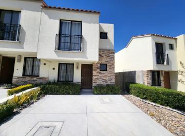 Casa · 97m² · 2 Recámaras · 2 Estacionamientos · Casa en Venta, en Queretaro