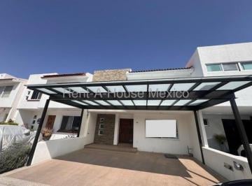 Casa de 3 habitaciones, Querétaro · Casa en Venta en Santa Fe Juriquilla de 3 Recamaras Mas Sala Tv, Amplio Patio.